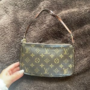 Louis Vuitton Pochette monogram